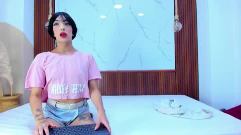 Snapshot of loversinfire chatting on 11.26.25 sofia and bryan online show from 11.26.25