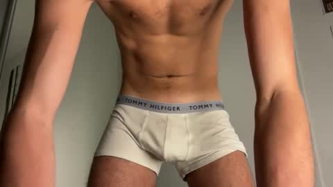 Snapshot of loves_leo chatting on 04.11.26 Leo Loves online show from 04.11.26