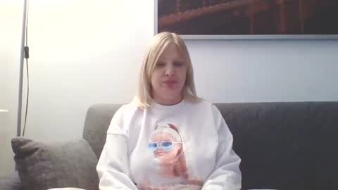 Snapshot of lovestar544963 chatting on 12.16.24 Marlyn online show from 12.16.24