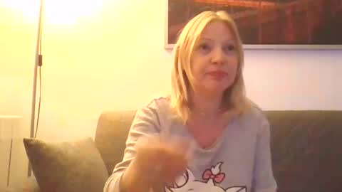 Snapshot of lovestar544963 chatting on 12.19.24 Marlyn online show from 12.19.24