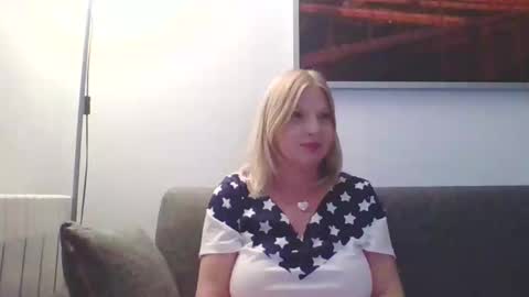 Snapshot of lovestar544963 chatting on 01.28.25 Marlyn online show from 01.28.25