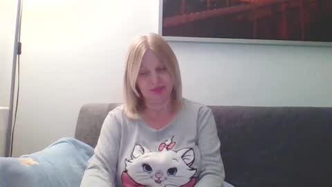 Snapshot of lovestar544963 chatting on 02.20.25 Marlyn online show from 02.20.25