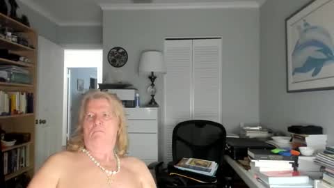 Snapshot of lovestylistwomen chatting on 10.18.25 Michael online show from 10.18.25