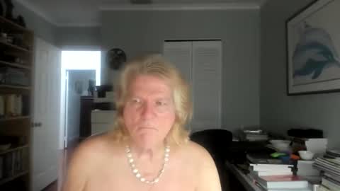 Snapshot of lovestylistwomen chatting on 11.14.25 Michael online show from 11.14.25