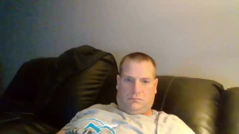 Snapshot of lovetocum37 chatting on 01.01.25 lovetocum37 online show from 01.01.25