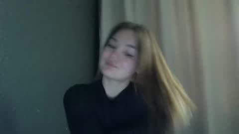 Snapshot of loviesimone chatting on 10.08.25 loviesimone online show from 10.08.25