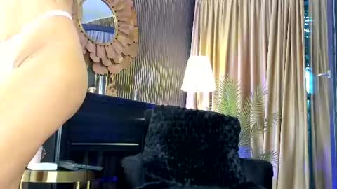 Snapshot of lovingblondie chatting on 07.03.26 Nora online show from 07.03.26