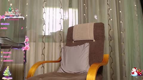 Snapshot of lovingfeetheels chatting on 12.12.24 Antonia online show from 12.12.24