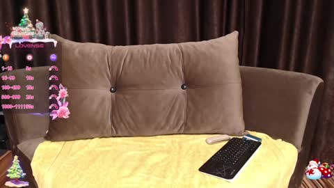 Snapshot of lovingfeetheels chatting on 01.08.25 Antonia online show from 01.08.25