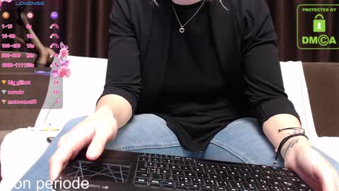 Snapshot of lovingfeetheels chatting on 01.28.25 Antonia online show from 01.28.25