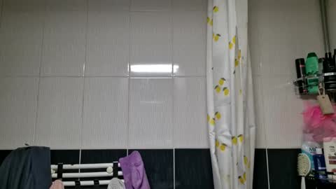 Snapshot of lovingfeetheels chatting on 11.25.25 Antonia online show from 11.25.25