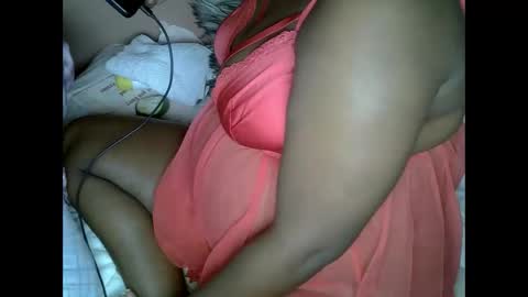 Snapshot of lowenyangvalentine chatting on 11.25.25 lowenyangvalentine online show from 11.25.25