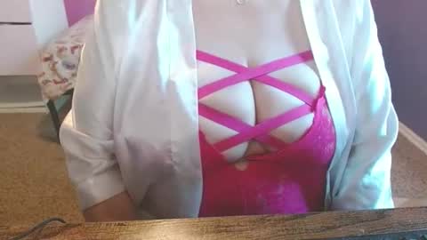 Snapshot of ltkinkygirl75 chatting on 02.11.26 ltkinkygirl75 online show from 02.11.26