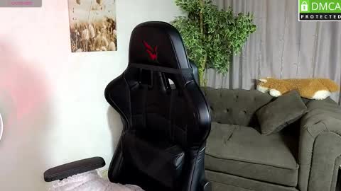 Snapshot of lu_muon chatting on 10.12.25 lu_muon online show from 10.12.25