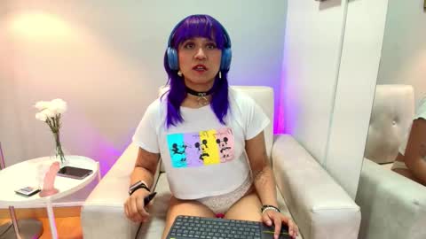 Snapshot of luaneter chatting on 11.23.25 Luan online show from 11.23.25