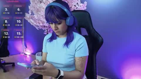 Snapshot of luaneter chatting on 11.28.25 Luan online show from 11.28.25