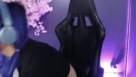 Snapshot of luaneter chatting on 12.03.25 Luan online show from 12.03.25