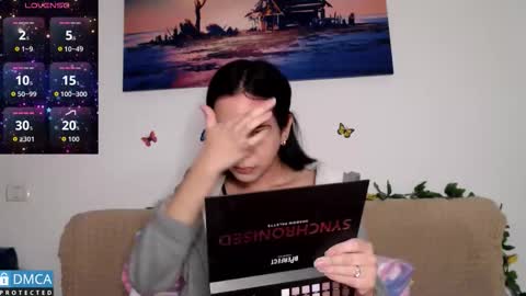 Snapshot of luara_ chatting on 12.22.25 luara_ online show from 12.22.25