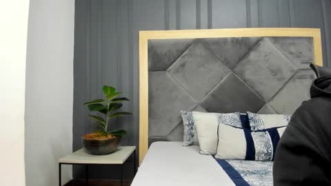 luca_morettii online show from 10.17.25