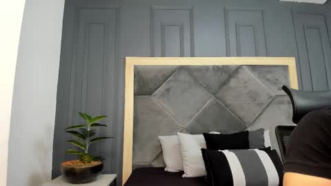 luca_morettii online show from 11.12.25