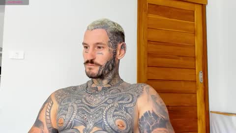 Snapshot of lucasexclusive chatting on 10.19.25 lucasexclusive online show from 10.19.25