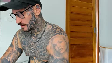 Snapshot of lucasexclusive chatting on 10.20.25 lucasexclusive online show from 10.20.25