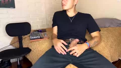 Snapshot of luchosaando chatting on 12.18.24 Felipe online show from 12.18.24