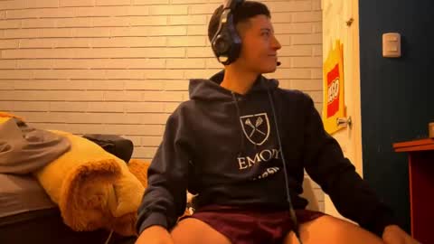 Snapshot of luchosaando chatting on 12.27.24 Felipe online show from 12.27.24