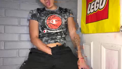 Snapshot of luchosaando chatting on 12.28.24 Felipe online show from 12.28.24