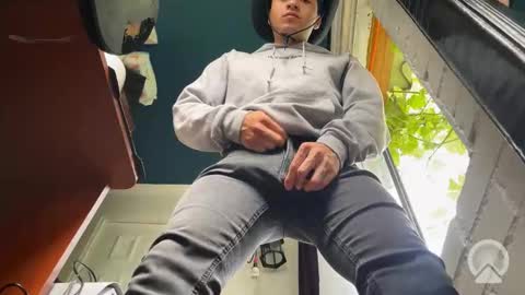 Snapshot of luchosaando chatting on 10.27.25 Felipe online show from 10.27.25