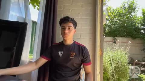 Snapshot of luchosaando chatting on 10.31.25 Felipe online show from 10.31.25