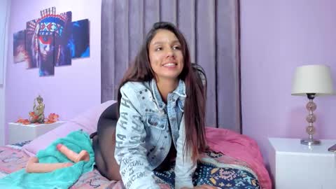 Snapshot of luci_ramirez chatting on 11.19.25 Luciana Ramirez Sofia Collins online show from 11.19.25