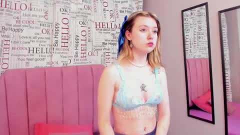 Snapshot of lucia_copper chatting on 10.19.25 lucia_copper online show from 10.19.25