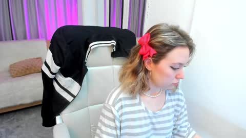 Snapshot of lucia_copper chatting on 10.27.25 lucia_copper online show from 10.27.25