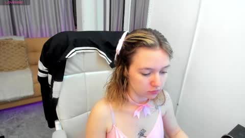 Snapshot of lucia_copper chatting on 11.12.25 lucia_copper online show from 11.12.25