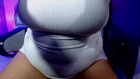 Snapshot of lucia_ht chatting on 09.10.25 LUCIA online show from 09.10.25