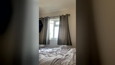 Snapshot of lucia_is_naughty chatting on 04.12.26 Lucia online show from 04.12.26