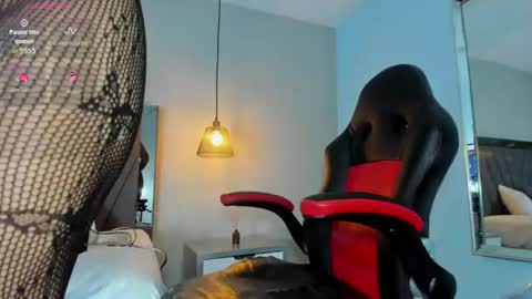 L u c i a  online show from 06.11.26