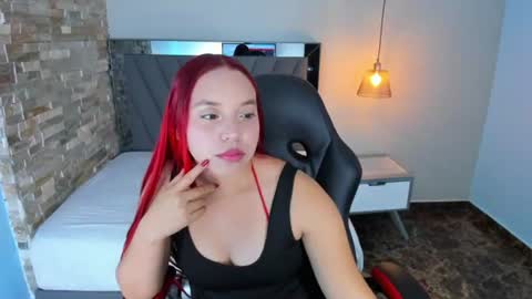 Snapshot of lucia_khan chatting on 07.24.26 L u c i a online show from 07.24.26