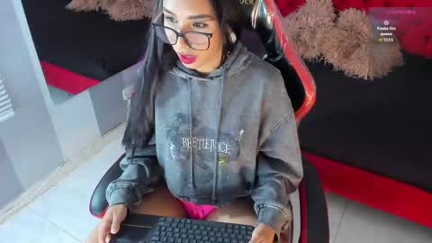 Snapshot of lucia_oregon chatting on 09.21.25 L U C I A online show from 09.21.25