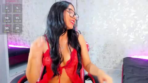 Snapshot of lucia_oregon chatting on 10.06.25 L U C I A online show from 10.06.25