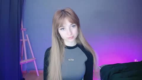 Snapshot of luciacam20 chatting on 02.04.25 Lucy online show from 02.04.25