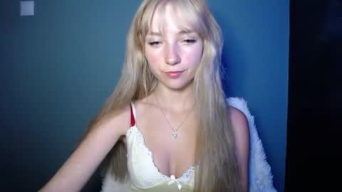 Snapshot of luciacam20 chatting on 09.13.25 Lucy online show from 09.13.25