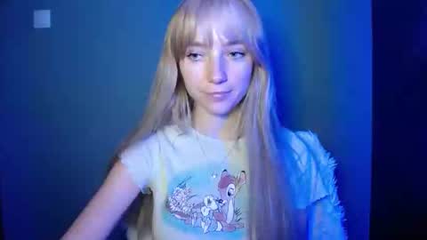 Snapshot of luciacam20 chatting on 09.29.25 Lucy online show from 09.29.25