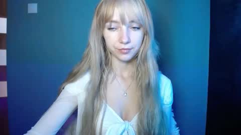 Snapshot of luciacam20 chatting on 10.09.25 Lucy online show from 10.09.25