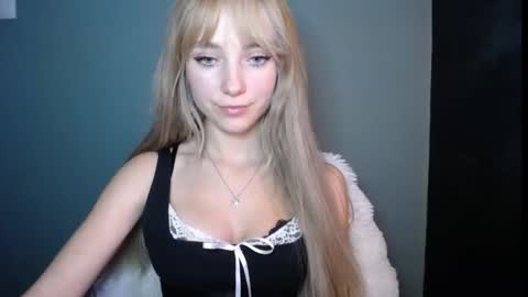 Snapshot of luciacam20 chatting on 10.29.25 Lucy online show from 10.29.25