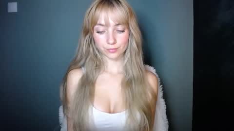 Snapshot of luciacam20 chatting on 11.07.25 Lucy online show from 11.07.25