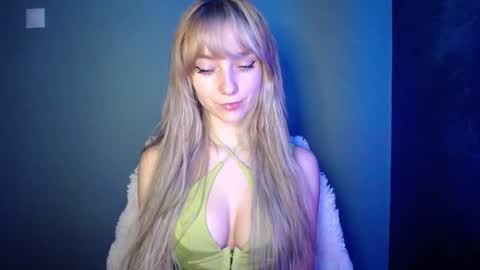 Snapshot of luciacam20 chatting on 11.08.25 Lucy online show from 11.08.25