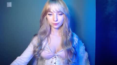 Snapshot of luciacam20 chatting on 11.09.25 Lucy online show from 11.09.25