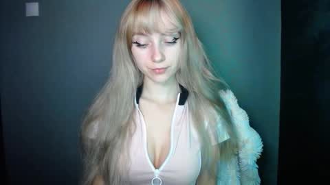 Snapshot of luciacam20 chatting on 11.10.25 Lucy online show from 11.10.25